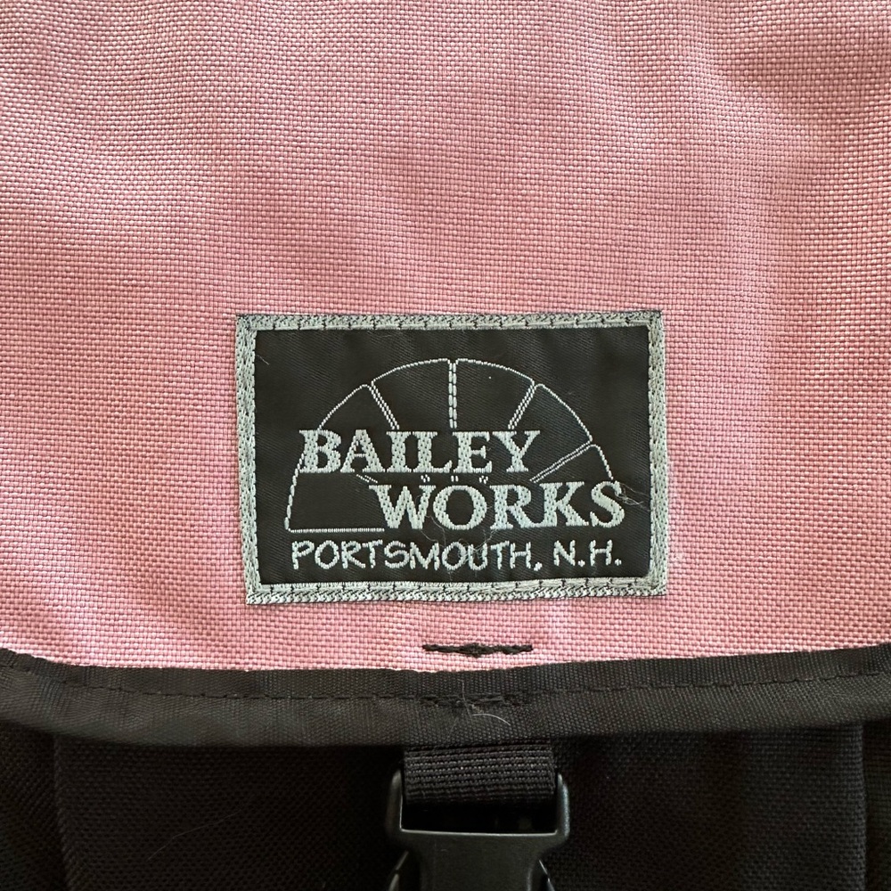 Bailey Works pale Pink unisex crossbody Pouch Messenger Bag. USA made - Picture 9 of 15